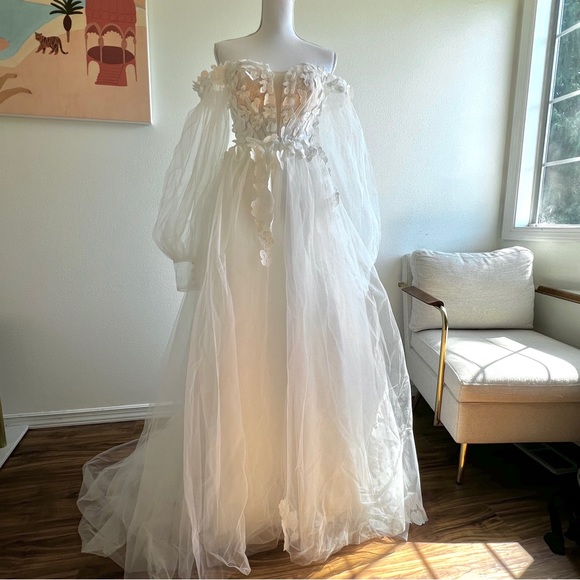 Off the shoulder floral appliqué tulle wedding ball gown corset balloon sleeves - Picture 6 of 7